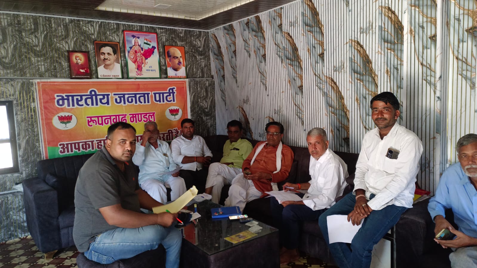 पंचायत चुनाव पर्यवेक्षक ने रूपनगढ़ का दौरा कर दावेदारों से लिए आवेदन