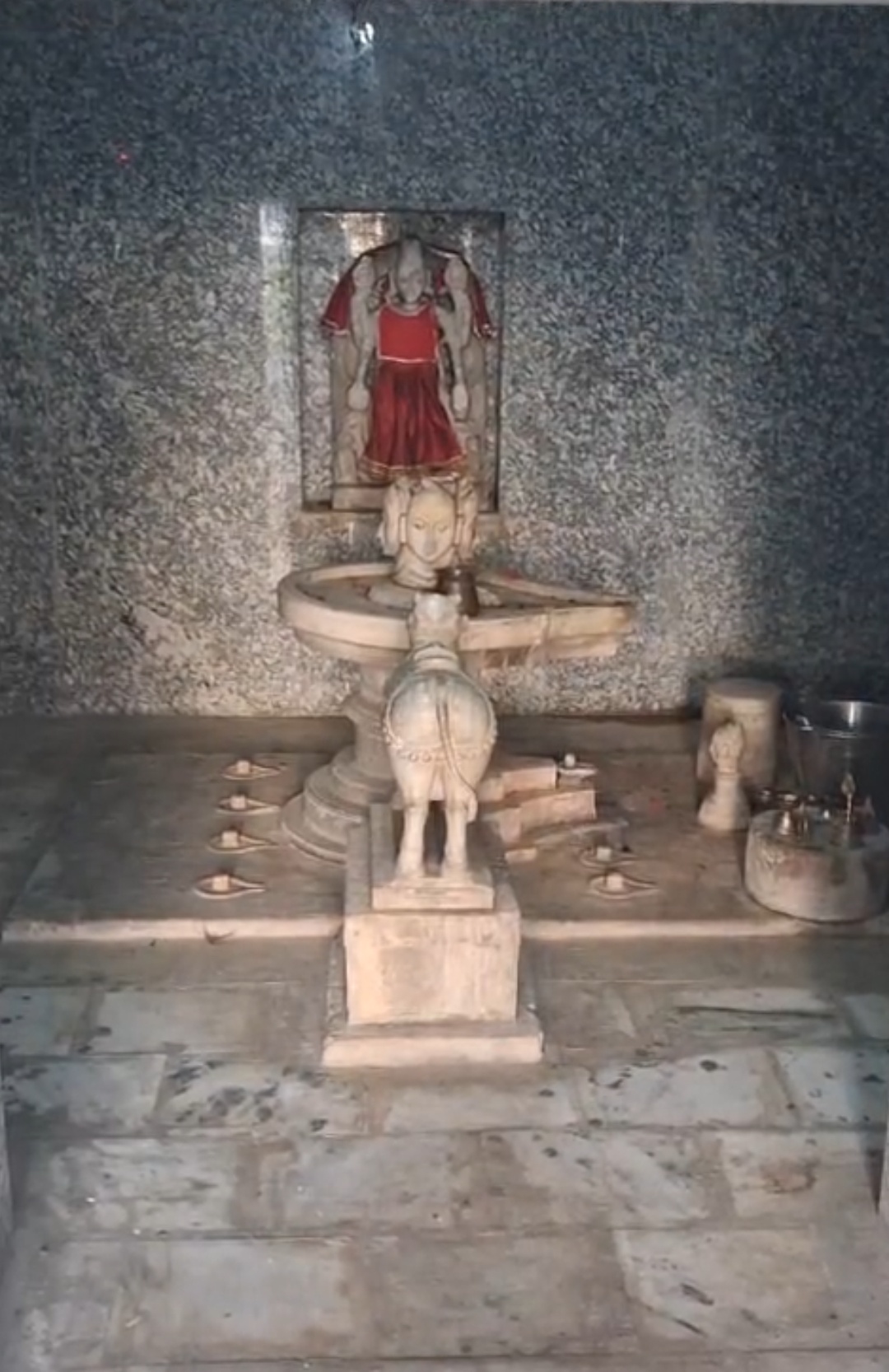 रूपनगढ़ के ऐतिहासिक किले में विराजमान भोलेनाथ का अनोखा मंदिर, खड़े नंदी के दर्शन को उमड़ते हैं श्रद्धालु